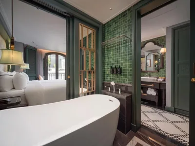 Grand Executive mit Stadtblick und Badewanne — Tonkin Luxury Boutique Hotel & Spa