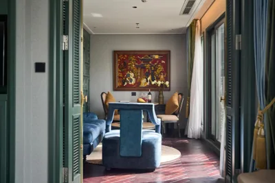 Tonkin Suite mit Stadtblick, Badewanne und großer Terrasse — Tonkin Luxury Boutique Hotel & Spa